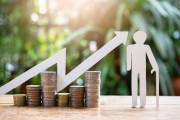 如何知曉基金分類中的A類C類區(qū)別？A類C類在投資選擇上有何不同？