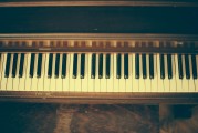 無(wú)需付費(fèi)的彈鋼琴游戲——Sparkle Piano，Sparkle Piano，指尖上的古典音樂(lè)之旅