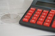 紙黃金的交易方式和風(fēng)險(xiǎn)是什么？這種交易方式如何影響投資者的資產(chǎn)配置？