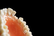 夢(mèng)中的魚(yú)牙，深邃的象征與心理暗示
