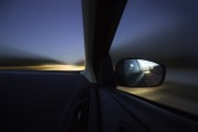 如何區(qū)分前后霧燈以確保行車安全？這種區(qū)分對(duì)夜間駕駛有何影響？
