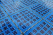 國(guó)內(nèi)首臺(tái)，超大尺寸 1.2 米 x 2.4 米鈣鈦礦太陽能電池組件激光刻蝕設(shè)備發(fā)布