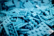 玫瑰金在珠寶行業(yè)中的應(yīng)用和特點(diǎn)是什么？玫瑰金與其他金屬相比有何獨(dú)特之處？