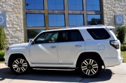 側(cè)方停車的操作技巧有哪些？這些技巧如何提高停車準(zhǔn)確性？