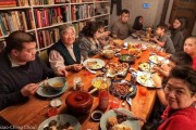 美國(guó)"吃貨"欲哭無(wú)淚：因?yàn)樘乩势?，中餐館味兒不對(duì)了