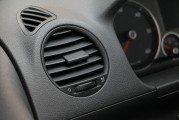 車輛后視鏡如何調(diào)整以獲得最佳視野？調(diào)整后視鏡對駕駛安全有何重要性？