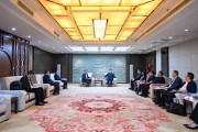 王宏會見中信信托黨委書記、董事長蘆葦一行