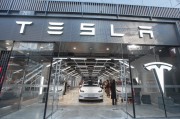 最新！特斯拉召回約23.9萬輛電動(dòng)汽車！啥情況？