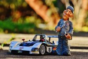 豪華跑車與游戲的樂趣交織，從免費(fèi)跑車到次世代F1的奇妙旅程，全球頂級賽車競速，從游戲到現(xiàn)實(shí)世界的無盡樂趣