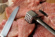 夢(mèng)到吃豬肉的寓意與解析，夢(mèng)到吃豬肉的寓意與解析