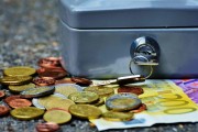 如何通過市場分析了解黃金的趨勢？這些分析方法有哪些局限性？