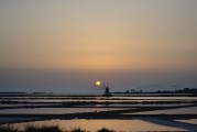 夢(mèng)中的墳?zāi)怪i，夢(mèng)中的墳?zāi)怪i，探尋夢(mèng)境深處的秘密