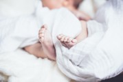 夢(mèng)中小孩的笑顏，夢(mèng)中小孩的笑顏，純真與美好的象征