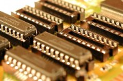 美國(guó)宣布對(duì)筆記本電腦、智能手機(jī)、集成電路等豁免征收“對(duì)等關(guān)稅”