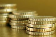 白銀期貨暫停交易的原因是什么？這種原因如何影響投資者的決策？