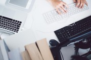 家族公司注冊攻略，孩子多大適合參與家族企業(yè)？家族企業(yè)傳承，注冊指南與孩子參與時機解析