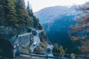 夢中的山路行，夢行山路，追尋心靈之旅