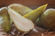夢(mèng)到吃梨的寓意與解讀，夢(mèng)到吃梨的寓意與解析