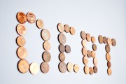 黃金指數(shù)價(jià)值如何影響貴金屬投資者的策略？這種價(jià)值對(duì)風(fēng)險(xiǎn)管理有何啟示？