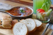 餡餅免費(fèi)游戲——一款讓美食愛好者狂歡的游戲，美食盛宴，免費(fèi)版餡餅游戲讓玩家在虛擬世界中暢享美食樂(lè)趣