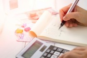 聚焦時(shí)政熱點(diǎn)，洞察時(shí)代脈搏—時(shí)政新聞700字作文，時(shí)代脈搏下的時(shí)政洞察