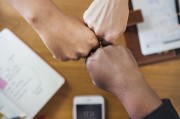 在當(dāng)今的信息時代，智能手機已經(jīng)成為了我們生活中不可或缺的一部分。隨著移動互聯(lián)網(wǎng)的發(fā)展，許多用戶開始尋求更加便捷、靈活的游戲體驗。然而，對于那些希望避免不必要的流量消耗的用戶來說，有些手機游戲可能并不適合他們的需求。因此，市場上出現(xiàn)了越來越多的免費免流量的單機游戲。，免費免流量的單機游戲，滿足不同玩家的需求