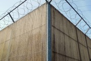 如何正確貼裝玻璃反光膜以提升行車安全？貼裝過程中應(yīng)注意哪些關(guān)鍵步驟？