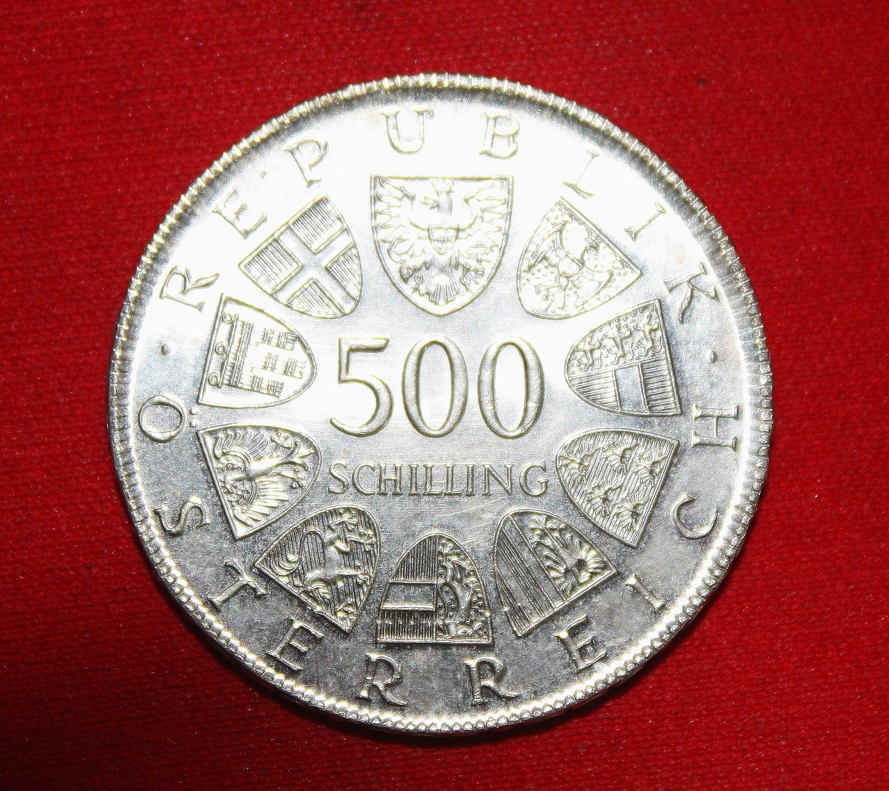 黃金飾品的價格受哪些因素影響？購買時應注意哪些細節(jié)？