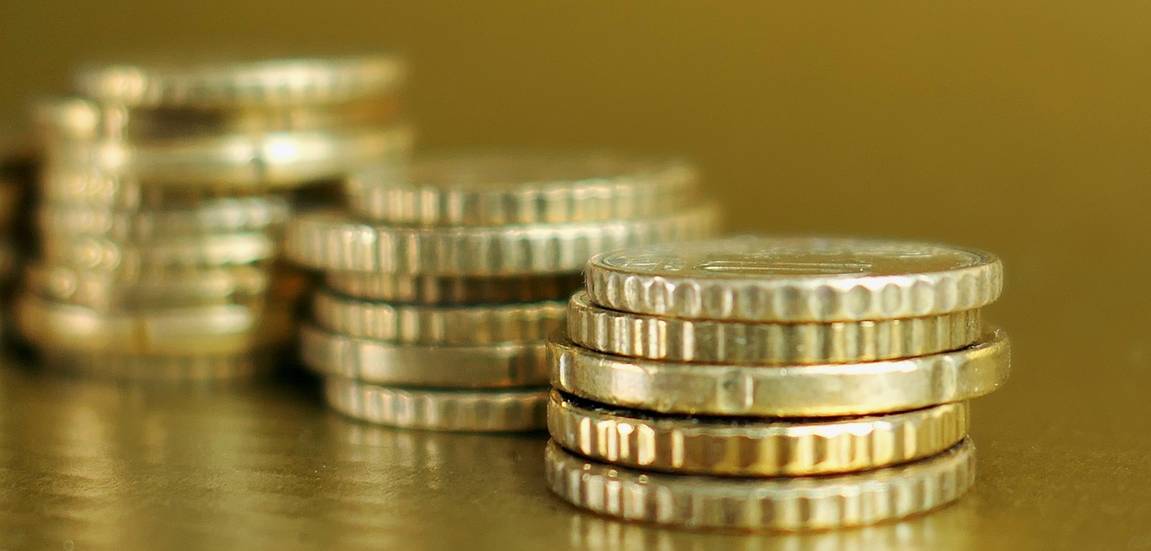 白銀期貨暫停交易的原因是什么？這種原因如何影響投資者的決策？