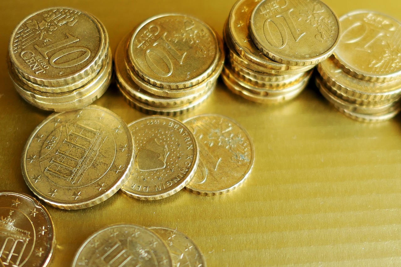 如何理解黃金市場的價格波動？這種波動對投資者有何挑戰(zhàn)？