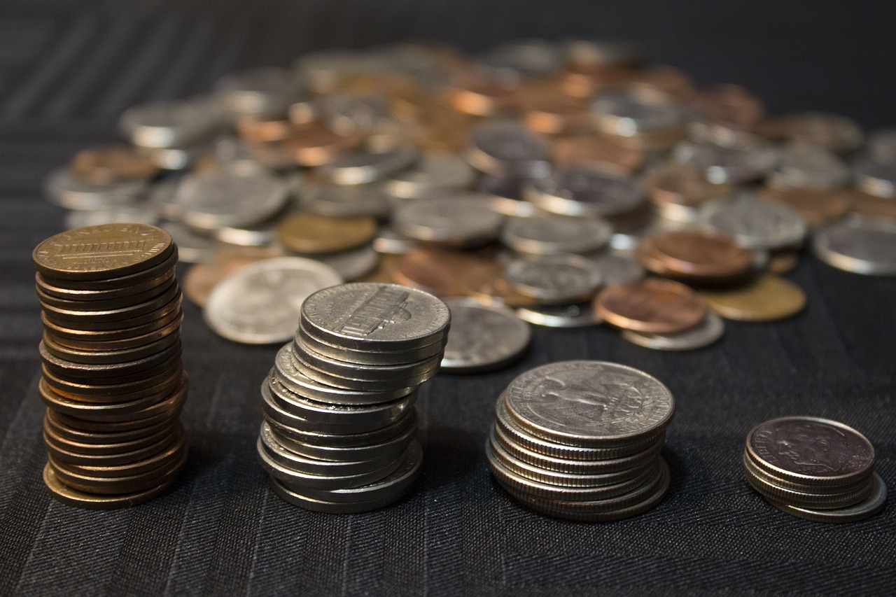 如何進行貨幣兌換的操作？這些操作方法對資金流動有何影響？