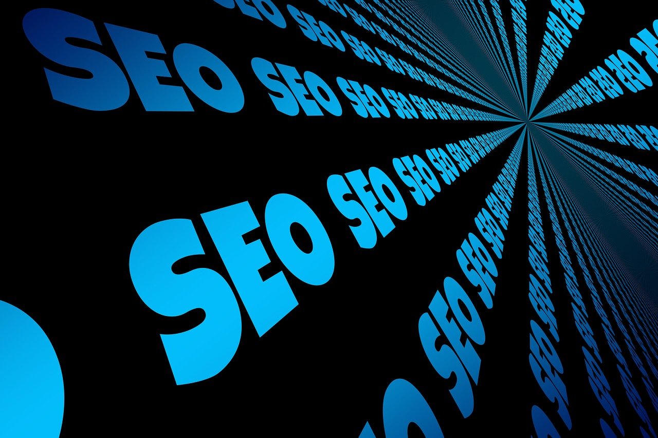 SEO（搜索引擎優(yōu)化）和SEM（搜索廣告）在當(dāng)今的互聯(lián)網(wǎng)市場中占據(jù)了極其重要的地位。而網(wǎng)站SEO優(yōu)化推廣方案則是一種高效且有效的SEO策略，可以顯著提高網(wǎng)站在搜索引擎中的排名，從而吸引更多的訪問者，并帶來更多的流量和潛在客戶。