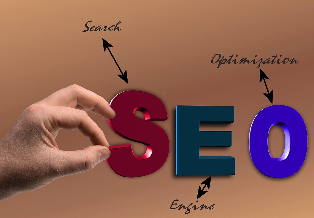 SEO（搜索引擎優(yōu)化）是一種將網(wǎng)站的內(nèi)容和結(jié)構(gòu)設(shè)計(jì)成便于搜索引擎找到并索引的策略。優(yōu)化的目標(biāo)是提高網(wǎng)站在搜索引擎中的排名，從而增加流量、轉(zhuǎn)化率和其他重要的業(yè)務(wù)指標(biāo)。
