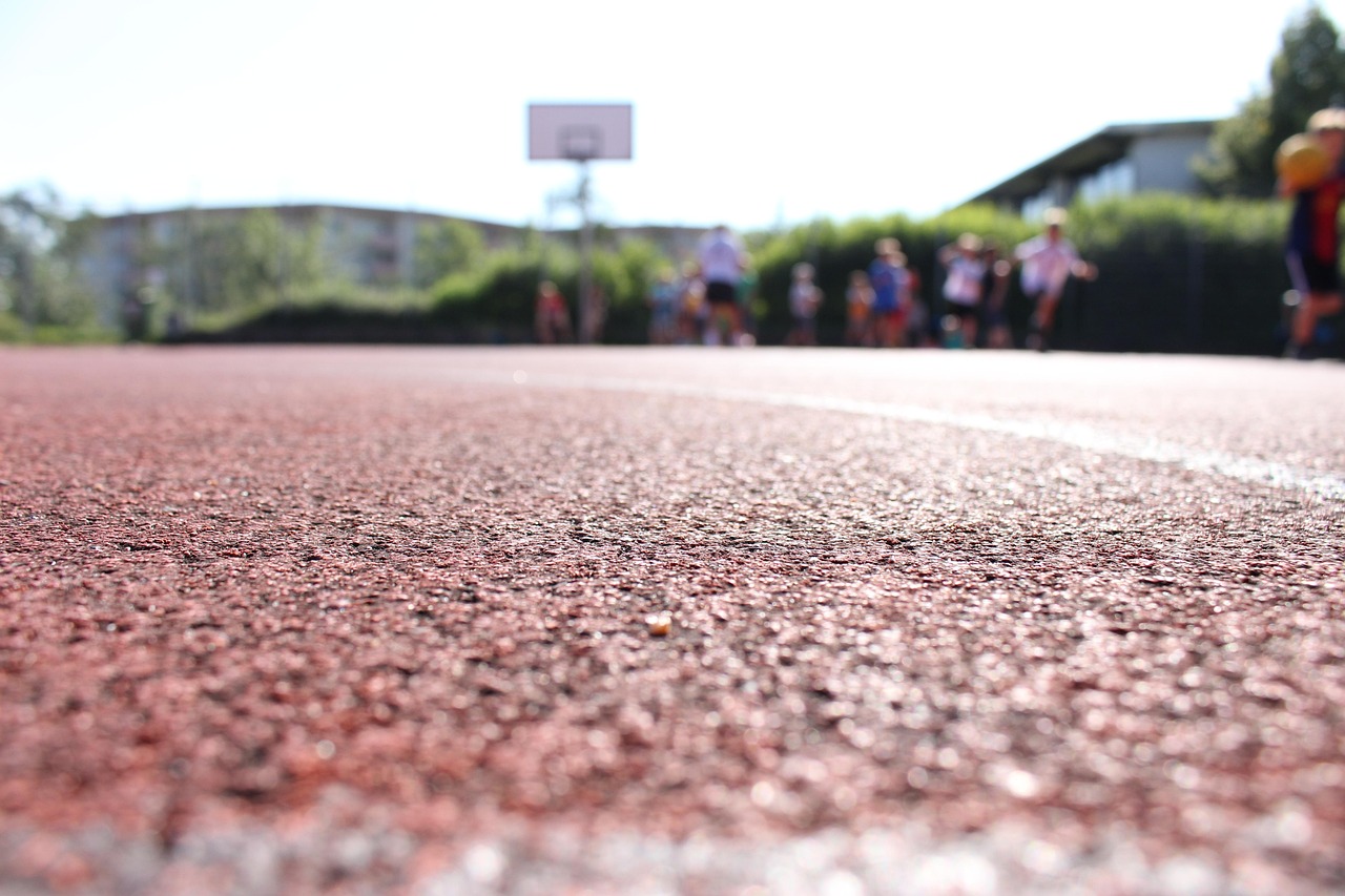 在人生的旅途中，我們常常會(huì)經(jīng)歷各種各樣的夢(mèng)境，其中有些夢(mèng)境會(huì)讓我們感到迷茫、焦慮，甚至有些夢(mèng)境會(huì)讓我們?cè)谛褋?lái)后仍久久不能忘懷。今天，我要講述的就是這樣一個(gè)夢(mèng)—夢(mèng)到在等人