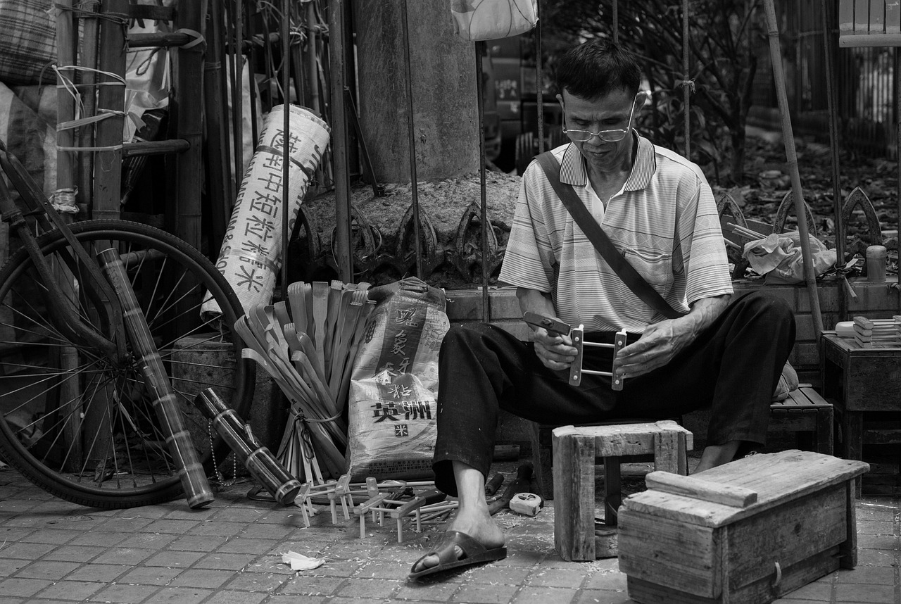 當(dāng)工資被拖欠，勞動(dòng)者的憤怒之歌