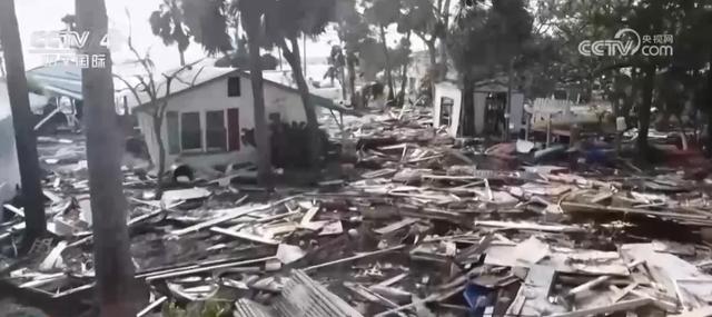 至少90人死亡，仍有240萬用戶斷電，美國損失預(yù)計上千億美元！“就像被炸彈炸過”
