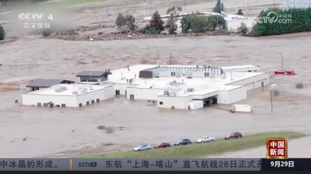 至少90人死亡，仍有240萬用戶斷電，美國損失預(yù)計上千億美元！“就像被炸彈炸過”