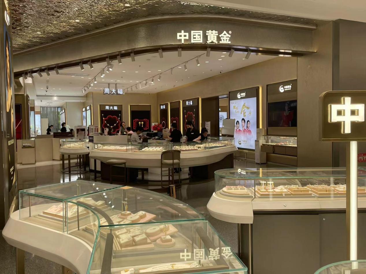 國內(nèi)飾品金價(jià)逼近800元/克！十一假期金店忙促銷，消費(fèi)者觀望情緒濃厚