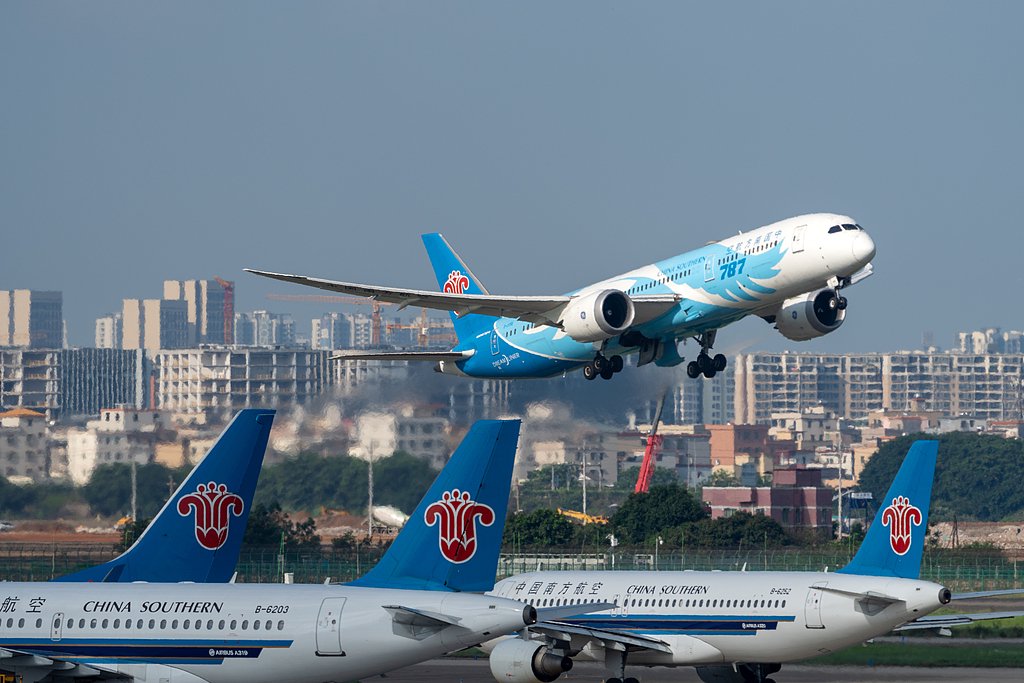 南航一波音787飛機(jī)疑似發(fā)生擦尾事故，知情人士：維修難度很大，可能會(huì)被拆解