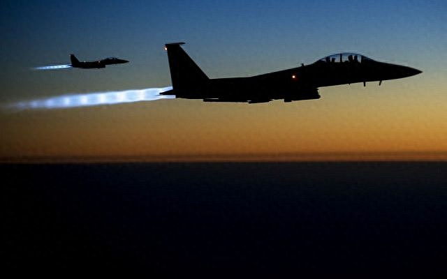 以媒：飛行跟蹤網(wǎng)站顯示，一批向以色列增派的美國(guó)F-15E戰(zhàn)機(jī)正在途中