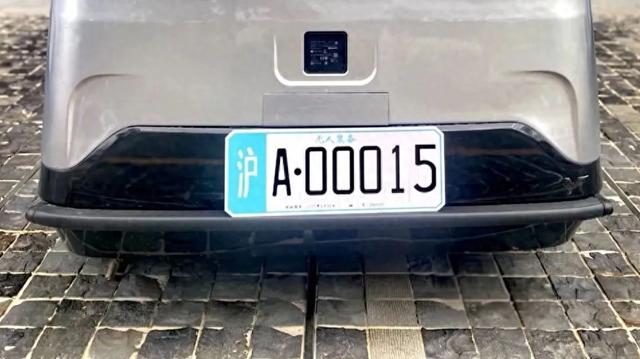 上海頒發(fā)首批無人駕駛車牌？系誤讀，識別標(biāo)牌并非車牌