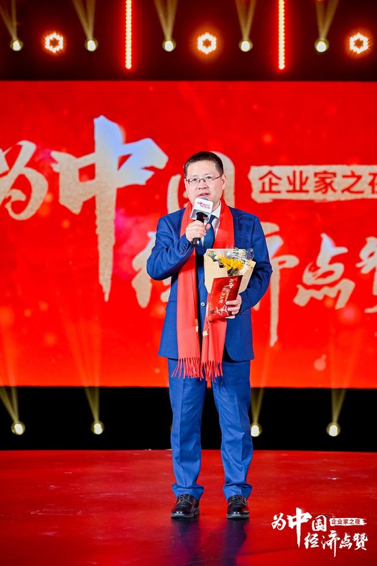 秦朔：沒(méi)有比腳更長(zhǎng)的路，也沒(méi)有比攀登者更高的山