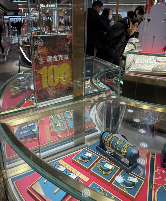 見證歷史！金價飆漲刷屏 每克達846元