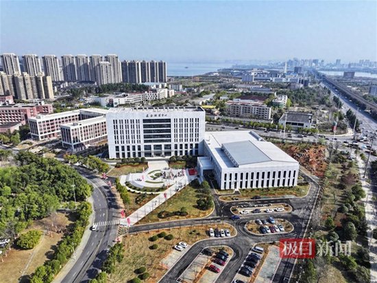 1000萬美元！知名校友穩(wěn)健醫(yī)療董事長李建全捐贈的這棟樓落成投用