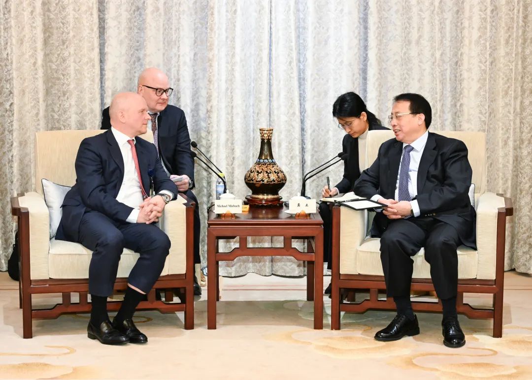 中國(guó)發(fā)展高層論壇2025年年會(huì)召開(kāi)之際，龔正在京會(huì)見(jiàn)這些跨國(guó)公司高管