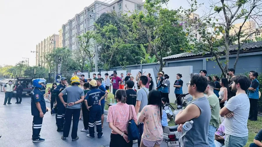 “相當(dāng)于約一千顆原子彈”！強(qiáng)震后的緬甸曼德勒40℃高溫，中國翡翠商人擠在后備廂緊急逃難