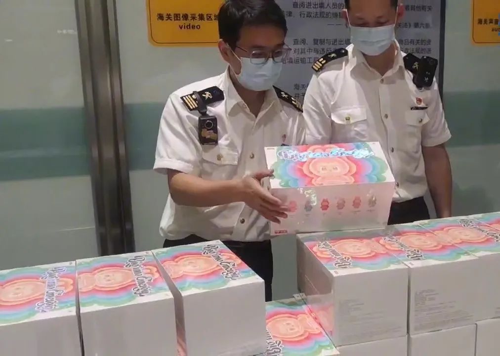 2人帶144個(gè)泡泡瑪特玩偶入境，被海關(guān)查獲！